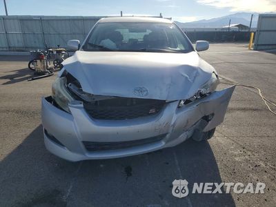Piąte zdjęcie samochodu w środku: 2009 TOYOTA COROLLA MATRIX S VIN:2T1KE40E49C010708 - miniatura