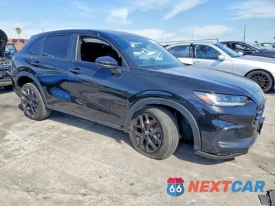 Czwarte zdjęcie samochodu z boku: 2024 HONDA HR-V SPORT VIN:3CZRZ2H54RM744892 - miniatura