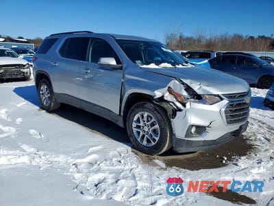 Czwarte zdjęcie samochodu z boku: 2021 CHEVROLET TRAVERSE LT VIN:1GNEVGKW8MJ256055 - miniatura