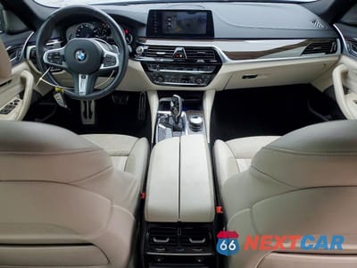 Zdjęcie 8 z 11 samochodu: 2018 BMW M550XI VIN:WBAJB9C51JB035479 - miniatura