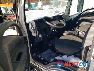 Zdjęcie 8 z 13 samochodu: 2024 ISUZU NPR BOX TRUCK VIN:54DB4W1D8RS201367 - miniatura