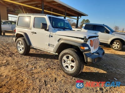 Czwarte zdjęcie samochodu z boku: 2020 JEEP WRANGLER SPORT VIN:1C4GJXAG6LW276314 - miniatura