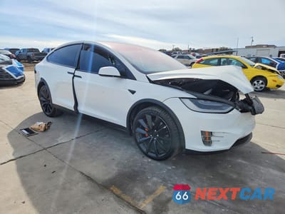 Czwarte zdjęcie samochodu z boku: 2017 TESLA MODEL X VIN:5YJXCBE47HF051876 - miniatura