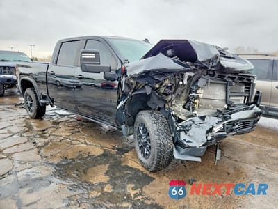 Czwarte zdjęcie samochodu z boku: 2022 CHEVROLET SILVERADO K3500 LTZ VIN:1GC4YUEY2NF233382 - miniatura