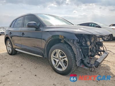 Czwarte zdjęcie samochodu z boku: 2018 AUDI Q5 PREMIUM VIN:WA1ANAFY3J2161046 - miniatura