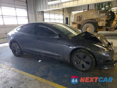 Czwarte zdjęcie samochodu z boku: 2023 TESLA MODEL 3 VIN:5YJ3E1EA2PF640714 - miniatura