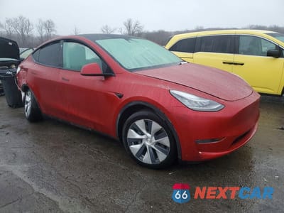 Czwarte zdjęcie samochodu z boku: 2021 TESLA MODEL Y VIN:5YJYGDEEXMF073278 - miniatura