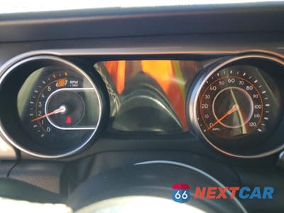 Zdjęcie 9 z 13 samochodu: 2020 JEEP WRANGLER UNLIMITED SAHARA VIN:1C4HJXEN7LW166756 - miniatura