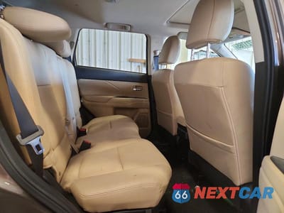 Zdjęcie 11 z 13 samochodu: 2017 MITSUBISHI OUTLANDER GT VIN:JA4JZ4AX5HZ039827 - miniatura