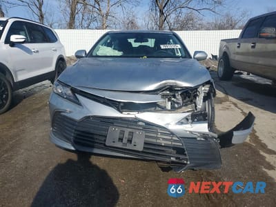 Piąte zdjęcie samochodu w środku: 2023 TOYOTA CAMRY LE VIN:4T1C31AK9PU619947 - miniatura
