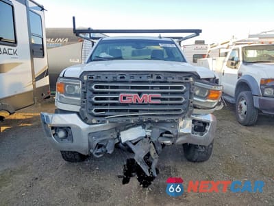Piąte zdjęcie samochodu w środku: 2018 GMC SIERRA K2500 UTILITY / SERVICE TRUCK VIN:1GD02REG1JZ259903 - miniatura