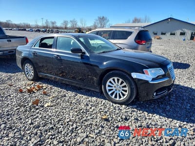 Czwarte zdjęcie samochodu z boku: 2014 CHRYSLER 300 VIN:2C3CCAAG8EH182835 - miniatura