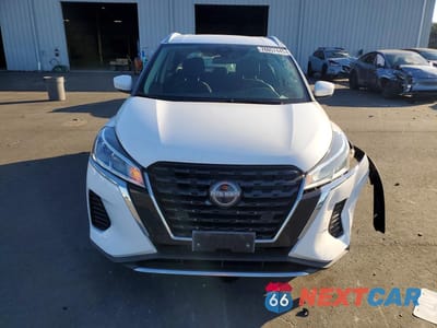 Piąte zdjęcie samochodu w środku: 2022 NISSAN KICKS SV VIN:3N1CP5CV7NL526104 - miniatura