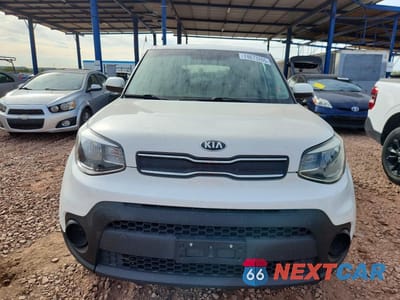 Piąte zdjęcie samochodu w środku: 2017 KIA SOUL BASE VIN:KNDJN2A28H7474475 - miniatura