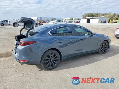 Trzecie zdjęcie samochodu z tyłu: 2023 MAZDA 3 PREFERRED VIN:3MZBPACM5PM377825 - miniatura