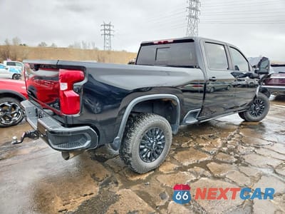 Trzecie zdjęcie samochodu z tyłu: 2022 CHEVROLET SILVERADO K3500 LTZ VIN:1GC4YUEY2NF233382 - miniatura