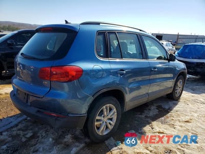 Trzecie zdjęcie samochodu z tyłu: 2017 VOLKSWAGEN TIGUAN S VIN:WVGAV7AX6HK018301 - miniatura