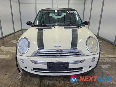 Piąte zdjęcie samochodu w środku: 2006 MINI COOPER VIN:WMWRC33556TK16227 - miniatura