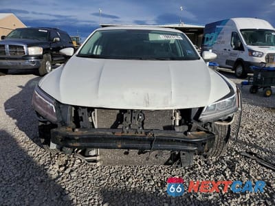 Piąte zdjęcie samochodu w środku: 2017 VOLKSWAGEN PASSAT SE VIN:1VWBT7A34HC062820 - miniatura