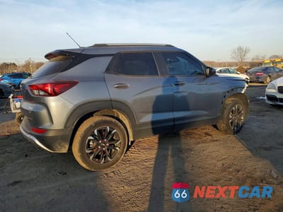 Trzecie zdjęcie samochodu z tyłu: 2021 CHEVROLET TRAILBLAZER LT VIN:KL79MRSLXMB160966 - miniatura