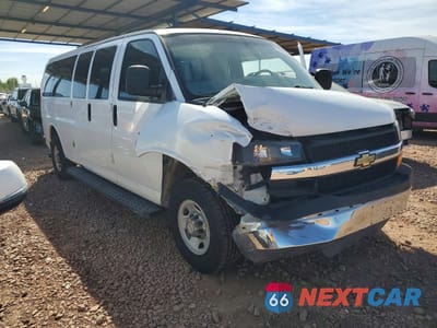 Czwarte zdjęcie samochodu z boku: 2013 CHEVROLET EXPRESS G3500 LT VIN:1GAZG1FGXD1185129 - miniatura