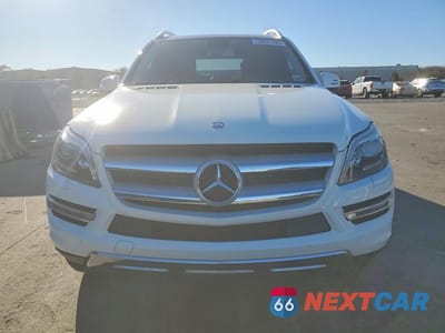 Piąte zdjęcie samochodu w środku: 2015 MERCEDES-BENZ GL 350 BLUETEC VIN:4JGDF2EE8FA531297 - miniatura
