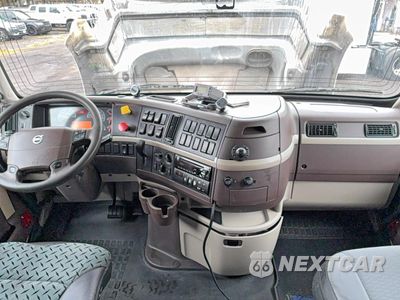 Zdjęcie 9 z 11 samochodu: 2016 VOLV VN VNL - TRUCKS TRUCK CAB AND CHASSIS VIN:4V4NC9EJ0GN931991 - miniatura