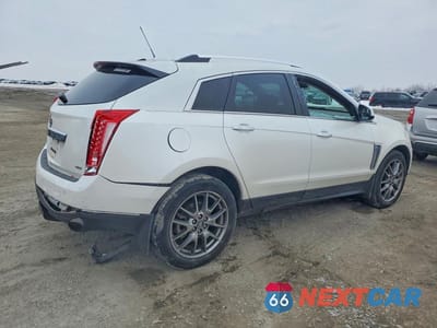 Trzecie zdjęcie samochodu z tyłu: 2015 CADILLAC SRX PERFORMANCE COLLECTION VIN:3GYFNCE37FS566376 - miniatura