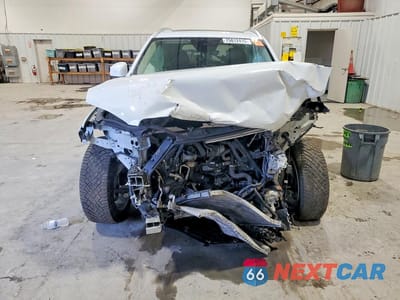 Piąte zdjęcie samochodu w środku: 2020 VOLVO XC90 T5 MOMENTUM VIN:YV4102PK6L1592796 - miniatura