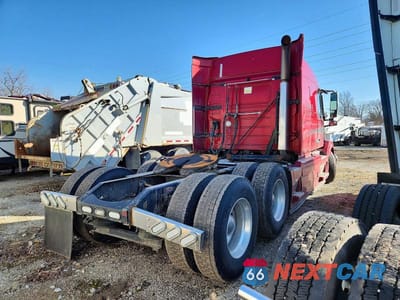 Czwarte zdjęcie samochodu z boku: 2017 VOLVO VNL SEMI TRUCK VIN:4V4NC9EG5HN983509 - miniatura