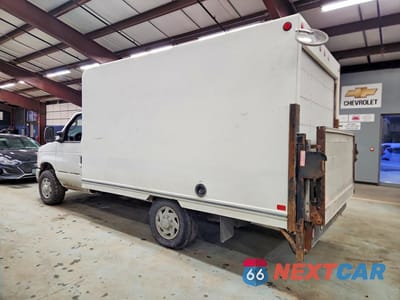 Drugie zdjęcie samochodu z przodu: 2011 FORD E350 BOX TRUCK VIN:1FDSE3FL7BDB21158 - miniatura