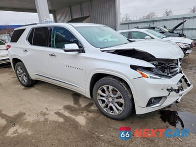 Czwarte zdjęcie samochodu z boku: 2018 CHEVROLET TRAVERSE PREMIER VIN:1GNEVJKWXJJ122432 - miniatura