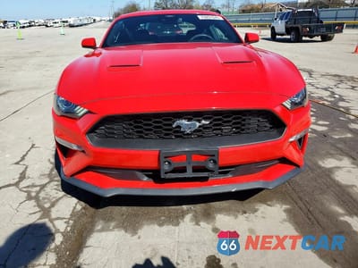 Piąte zdjęcie samochodu w środku: 2021 FORD MUSTANG VIN:1FA6P8TH0M5115315 - miniatura
