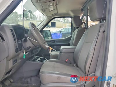 Zdjęcie 7 z 13 samochodu: 2021 NISS NV 2500 HD SV VIN:1N6BF0KY4MN806682 - miniatura