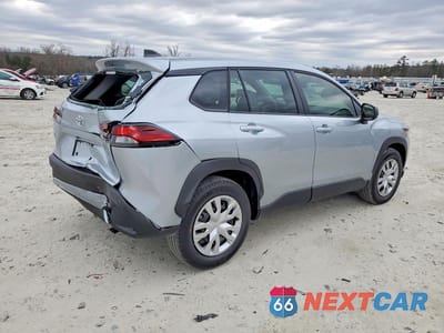 Trzecie zdjęcie samochodu z tyłu: 2026 TOYOTA COROLLA CROSS L VIN:7MUAAAAG7TV173413 - miniatura