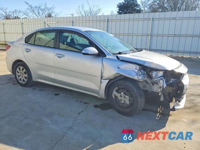 Czwarte zdjęcie samochodu z boku: 2021 KIA RIO LX VIN:3KPA24AD1ME412478 - miniatura