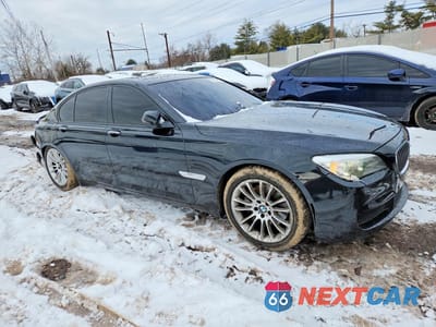 Czwarte zdjęcie samochodu z boku: 2013 BMW 740 I VIN:WBAYA6C5XDC994927 - miniatura