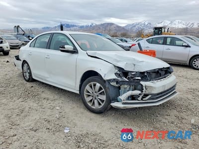 Czwarte zdjęcie samochodu z boku: 2015 VOLKSWAGEN JETTA SE VIN:3VWD07AJ6FM336742 - miniatura