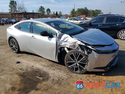 Czwarte zdjęcie samochodu z boku: 2023 TOYOTA PRIUS XLE VIN:JTDACAAU8P3007029 - miniatura