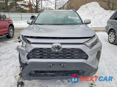 Piąte zdjęcie samochodu w środku: 2025 TOYOTA RAV4 XLE VIN:JTMRWRFV9SD328719 - miniatura