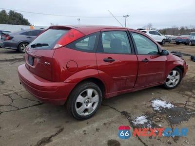 Trzecie zdjęcie samochodu z tyłu: 2005 FORD FOCUS ZX5 VIN:3FAHP37N35R126030 - miniatura