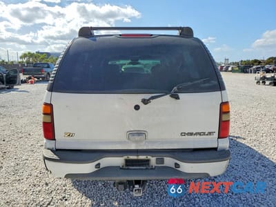 Zdjęcie 6 z 13 samochodu: 2003 CHEVROLET SUBURBAN K1500 VIN:3GNFK16Z13G322475 - miniatura