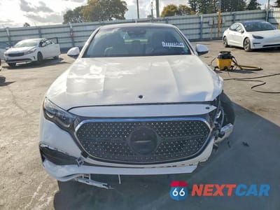 Piąte zdjęcie samochodu w środku: 2024 MERCEDES-BENZ E 350 4MATIC VIN:W1KLF4HB9RA006529 - miniatura