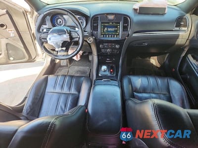 Zdjęcie 8 z 12 samochodu: 2018 CHRYSLER 300 S VIN:2C3CCABG0JH245080 - miniatura