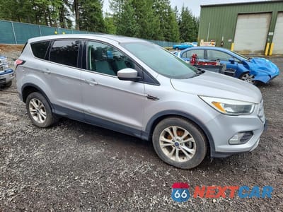 Czwarte zdjęcie samochodu z boku: 2017 FORD ESCAPE SE VIN:1FMCU0GD4HUA54797 - miniatura