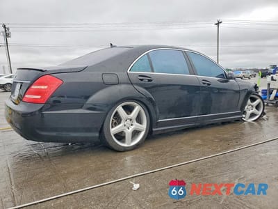 Trzecie zdjęcie samochodu z tyłu: 2013 MERCEDES-BENZ S 550 VIN:WDDNG7DB8DA494233 - miniatura
