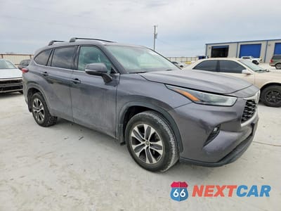 Czwarte zdjęcie samochodu z boku: 2022 TOYOTA HIGHLANDER XLE VIN:5TDGZRBH4NS183306 - miniatura