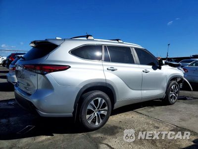 Trzecie zdjęcie samochodu z tyłu: 2023 TOYOTA HIGHLANDER HYBRID XLE VIN:5TDKARAH3PS019499 - miniatura
