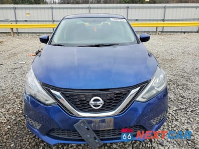 Piąte zdjęcie samochodu w środku: 2017 NISSAN SENTRA S VIN:3N1AB7AP3HY285168 - miniatura