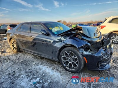 Czwarte zdjęcie samochodu z boku: 2018 CHRYSLER 300 S VIN:2C3CCABG6JH266760 - miniatura